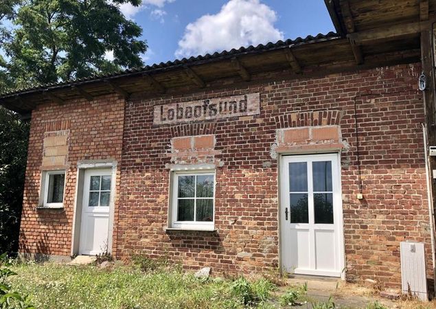 Alter Bahnhof Lobeofsund, Foto: Itta Olaj, Lizenz: TV Ruppiner Seenland Alter Bahnhof Lobeofsund, Foto: Itta Olaj, Lizenz: TV Ruppiner Seenland