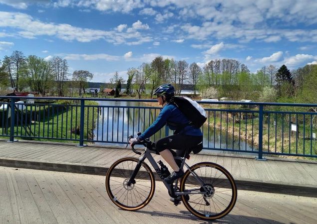 Radfahrerin in Himmelpfort, Foto: Michelle Engel, Lizenz: TV Ruppiner Seenland