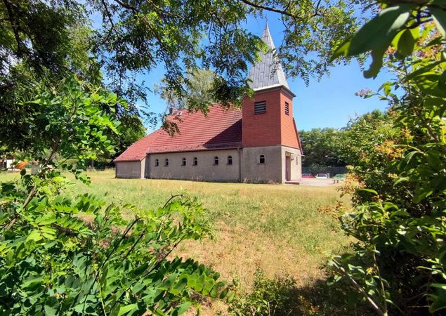 Kirche Außenansicht, Foto: Anke Treichel, Lizenz: REGiO-Nord mbH