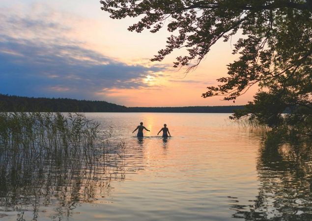Badende im Stechlinsee, Foto: Wolfgang Ehn, Lizenz: TMB Tourismus-Marketing Brandenburg GmbH