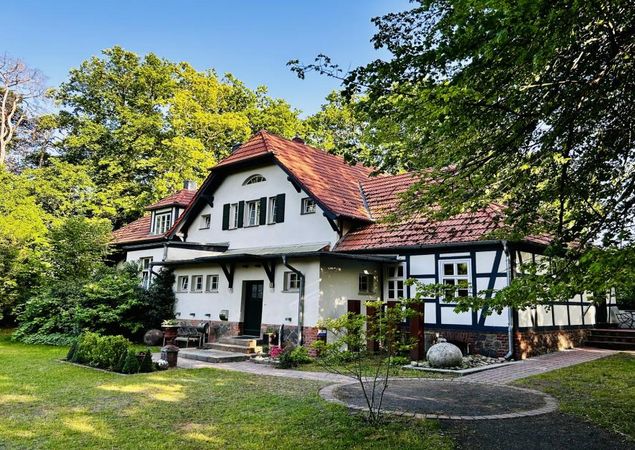 Landhaus Labes; Blick auf das Haus und den Garten, Foto: Hartmut Koch, Lizenz: Hartmut Koch Landhaus Labes; Blick auf das Haus und den Garten, Foto: Hartmut Koch, Lizenz: Hartmut Koch