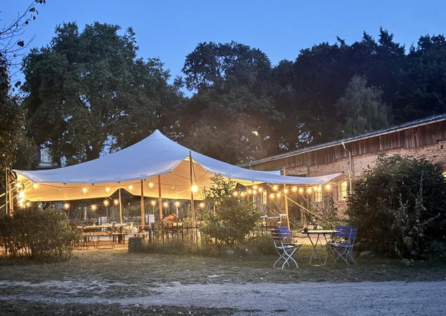 Weideküche Gut Boltenhof - Terrasse, Foto: Andrea Riest, Lizenz: Gut Boltenhof Inh. Jan-Uwe Riest Weideküche Gut Boltenhof - Terrasse, Foto: Andrea Riest, Lizenz: Gut Boltenhof Inh. Jan-Uwe Riest