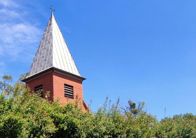 Kirche Außenansicht, Foto: Anke Treichel, Lizenz: REGiO-Nord mbH