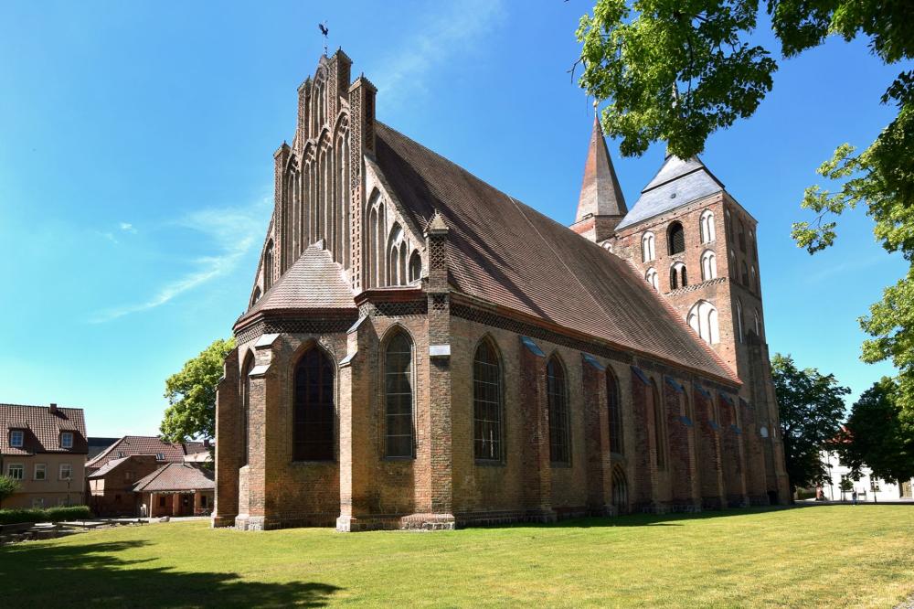 St. Marien-Kirche Gransee – Außenansicht, Foto: Anke Treichel, Lizenz: Regio-Nord