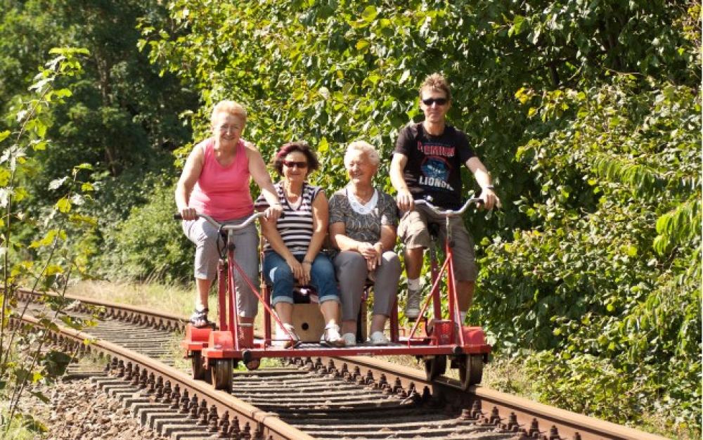 Draisine zwischen Templin und Fürstenberg/Havel (c) Erlebnisbahn GmbH Draisine zwischen Templin und Fürstenberg/Havel (c) Erlebnisbahn GmbH
