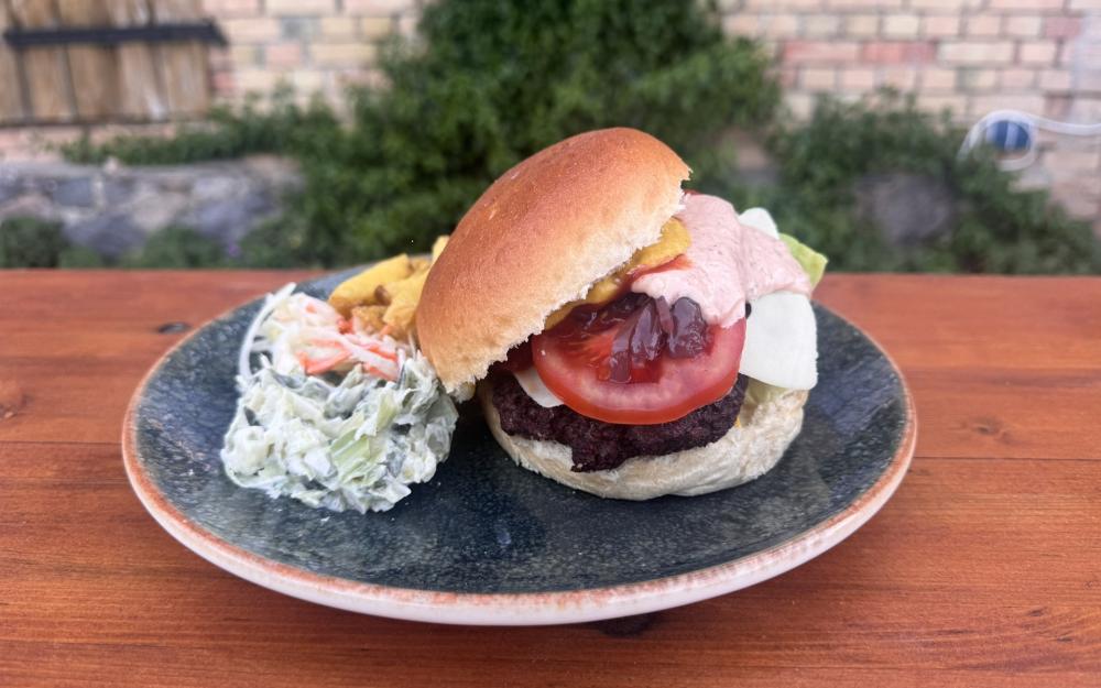 Gut Boltenhof - Burger frisch aus der Weideküche, Foto: Andrea Riest, Lizenz: Gut Boltenhof Inh. Jan-Uwe Riest Gut Boltenhof - Burger frisch aus der Weideküche, Foto: Andrea Riest, Lizenz: Gut Boltenhof Inh. Jan-Uwe Riest